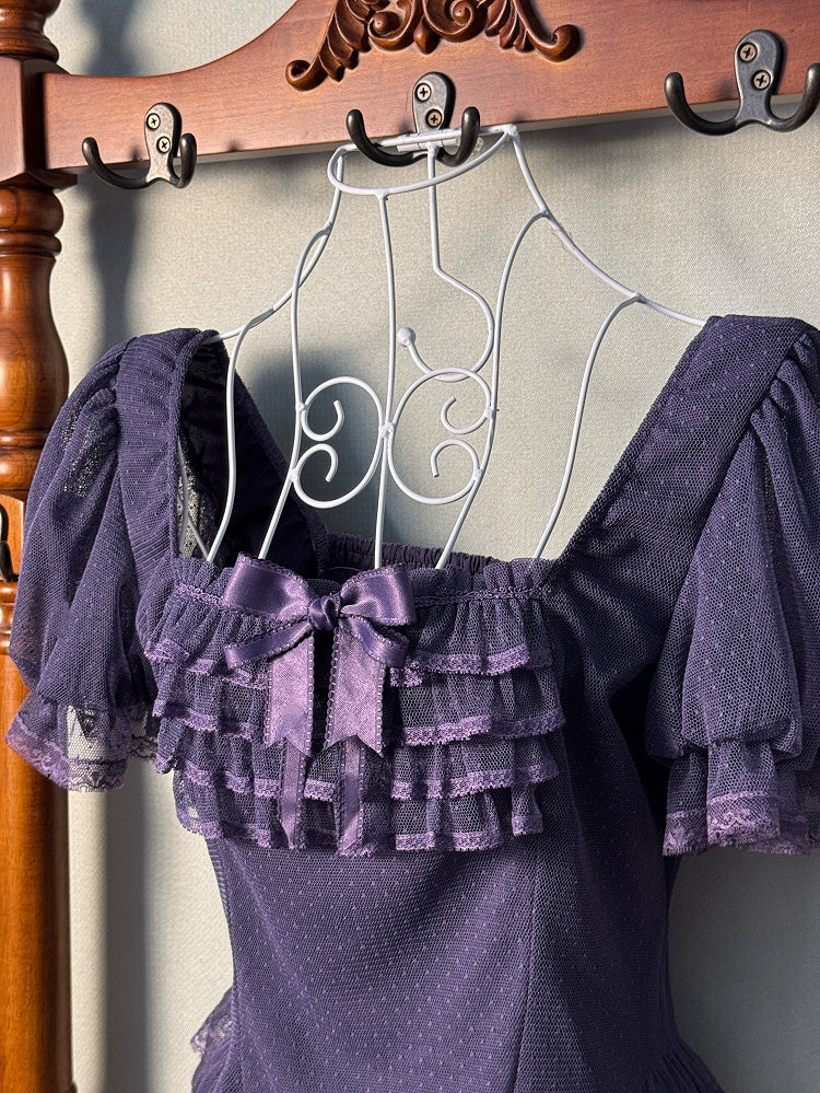 パープルのスクエアネックライン半袖ブラウス