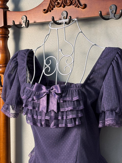 パープルのスクエアネックライン半袖ブラウス