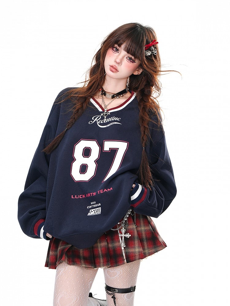 Aprikosen-/Marineblaues, lockeres Sweatshirt mit V-Ausschnitt und Zahlendruck in Bittersüß