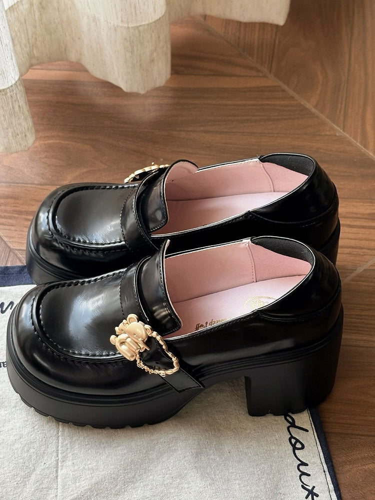 Matte Slipons Hugging Heart High Bear Plateau Heels Schwarz Schnallen Block