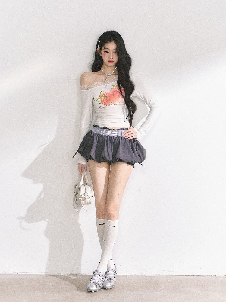 ホワイト アシンメトリーネックライン ストロベリープリント トップス