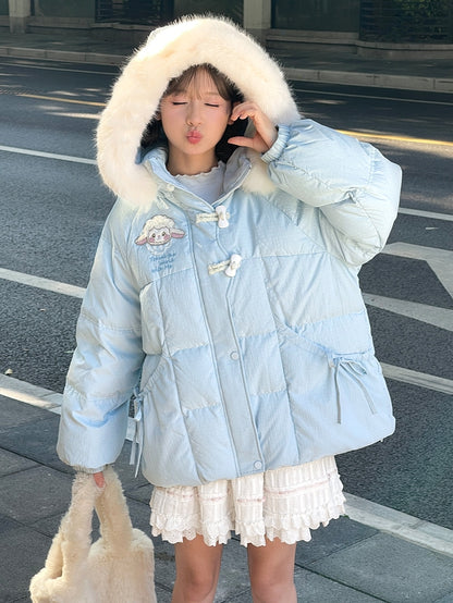 Blauer süßer Daunenmantel mit Lammapplikation und Schleife