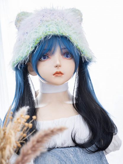 Schwarze, hüftlange, gewellte Perücke mit blauem Pony, 65 cm