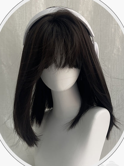 Schwarze, über der Brust lange, glatte Kunsthaarperücke mit vollem Pony