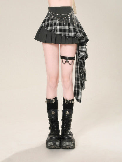 ダークグレーのチェック柄パッチワークデザイン、アシンメトリーヘムのグラマラスプリーツスカート