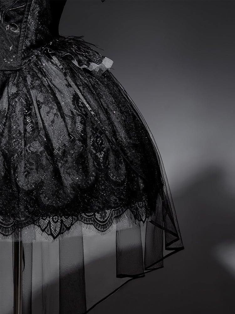 Taille Gothic Shimmer Kuro Black Swan besticktes Baskenkleid