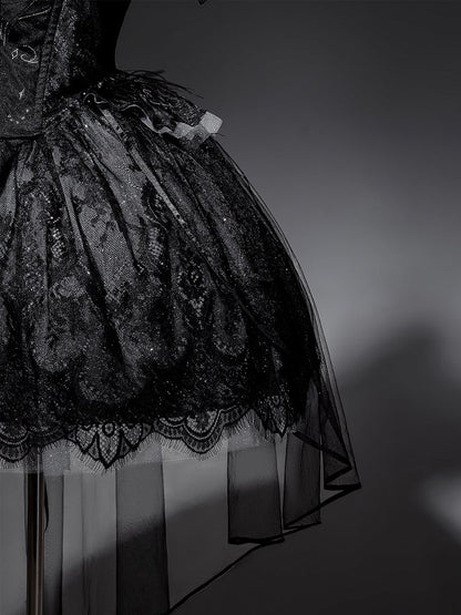 Taille Gothic Shimmer Kuro Black Swan besticktes Baskenkleid