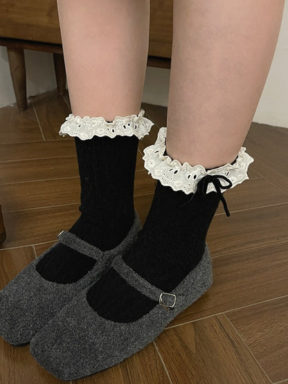 Rote süße Wadensocken mit Spitzenbesatz und Schleife