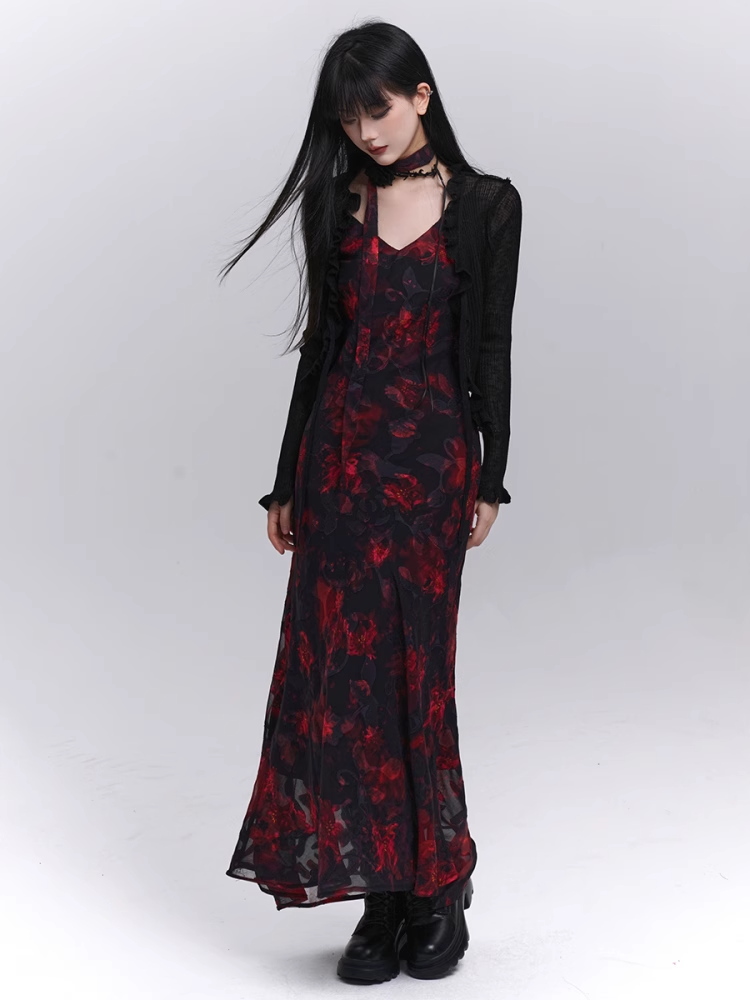 Rotes und schwarzes Slip-Kleid mit V-Ausschnitt und Blumenmuster in Knöchellänge