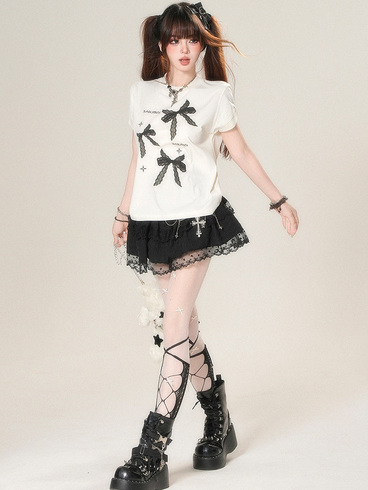 Bedrucktes weißes/schwarzes Kawaii-T-Shirt mit Schleife