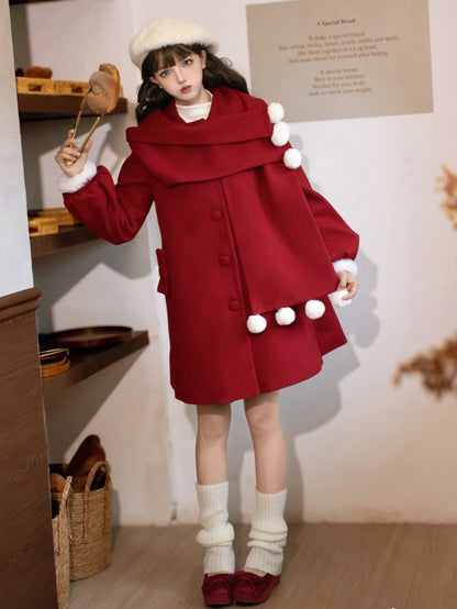 ポンポンスカーフカラー、レッドの新年衣装、ウールコート、プラッシュトリムカフス