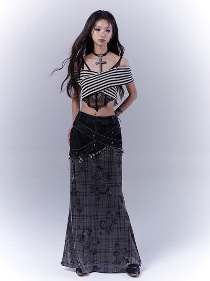 オフショルダーのホワイトネックラインのスタッズ付きストラップレストップ、ブラックストライプ