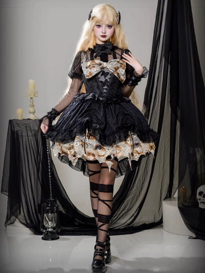 ブラックのフリルネックライン、ジュリエットスリーブ、シアーブラウス