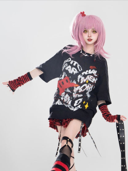 T-Shirt Rot mit Bass Print Schwarz und Graffiti Punk Weiß