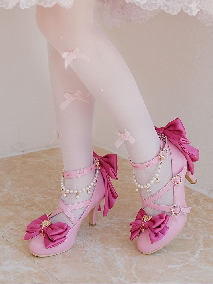 クリスクロストップにハートとローズのビーズリボンをあしらったピンクのチャーム