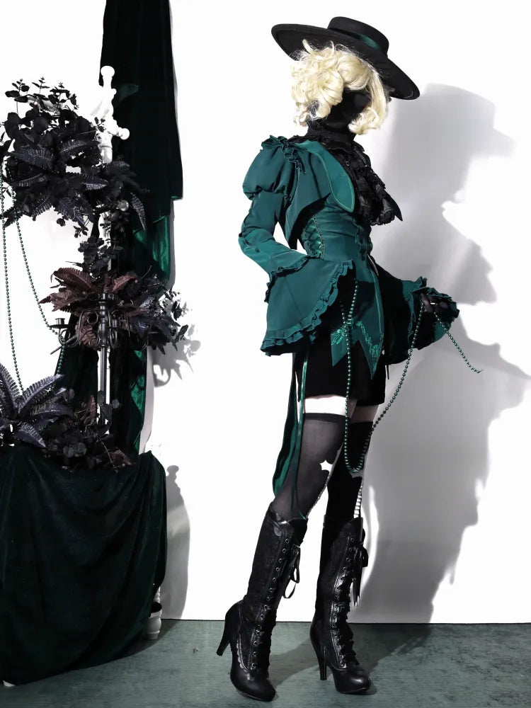 Grünes kurzes Oberteil mit Volant-Manschetten und Juliette-Ärmeln