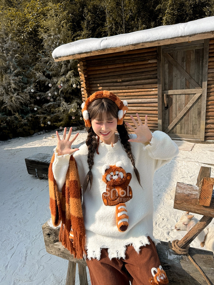 白い可愛いレッサーパンダのディストレストリムのルーズセーター