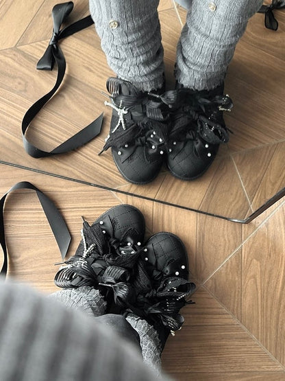 フロントビーズ装飾のブラックリボンレースアップレーストップタイスニーカー