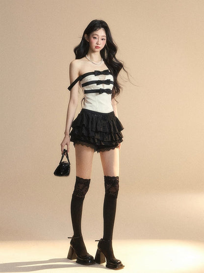 蝶結びのディテール、パッチ、レース、魅力的なストラップレストップ、アプリコットネックライン