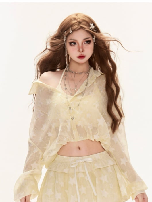 Halbtransparentes, kurzes, gelbes Allover-Shirt mit Sonnenschutz und Sternendruck