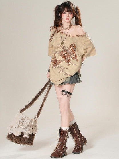 アップリケ付きブラウン/ホワイトのアシンメトリーなグラマラスTシャツ。チェック柄のバタフライ柄。ほろ苦いネックライン。