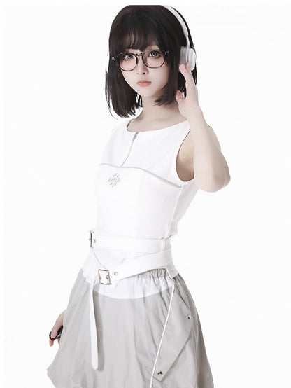 ホワイトジッパーネックラインバックルストラップテックウェアタンクトップ