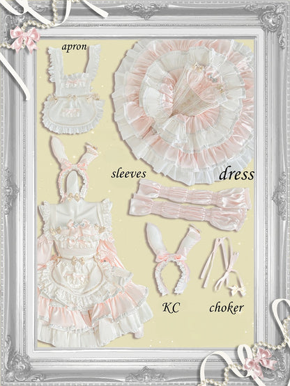 ホワイトとピンクのスイートメイドエプロン＋バスクウエストティアードフリルヘムストラップレスパフィードレス