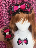 Perlenkette mit Haiclip, Schleife + Ring, Spitzenanhänger, verziert mit Herzbesatz, schwarz-rosa Strass