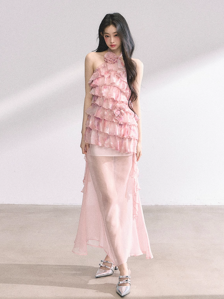 Rosa gestuftes Rüschenkleid mit floralem Neckholder und Netzdruck