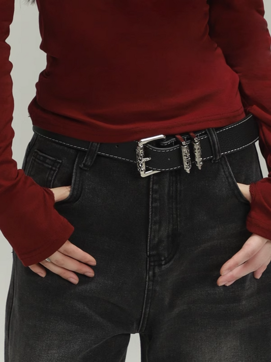 Schwarzer Gürtel mit Schnalle