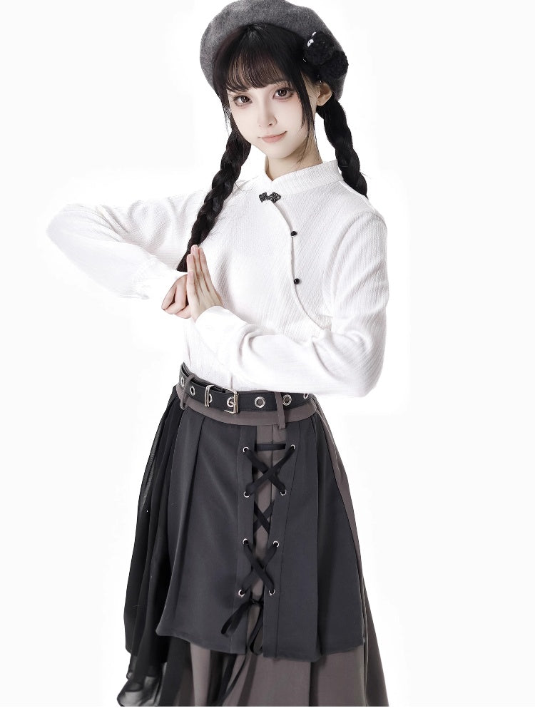 ホワイトのバンドカラー長袖トップス