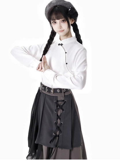 ホワイトのバンドカラー長袖トップス