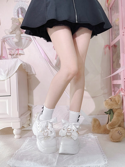 Perlenbesetzte Plateaus, weiße PU-Schnürschuhe, funkelnder Jirai-Strass, Herz-Kei, abnehmbares Leder – Schleifendekor