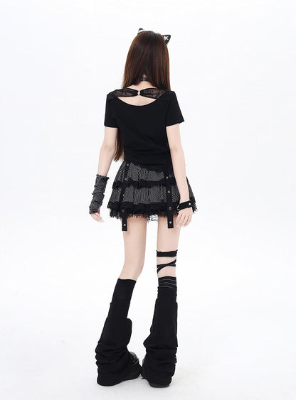 クロスチェーンプリントのグラマラスなブラックのバックレスTシャツ