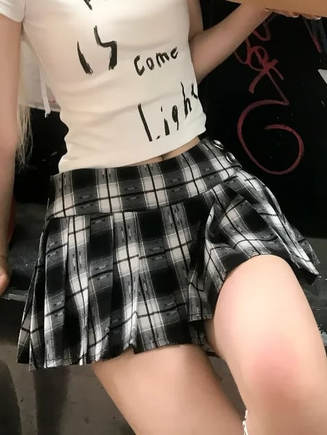 黒と白のチェック柄JK制服プリーツスカート
