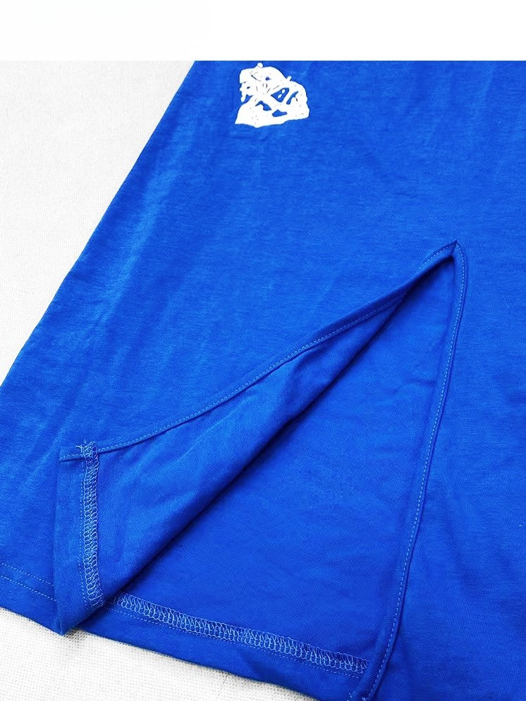 文字の帆船と十字架のプリントが施されたブルーのY2K Aラインスカート