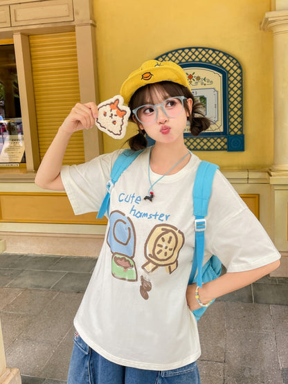 ハムスターのアップリケが可愛いゆったりベージュのラウンドネックTシャツ