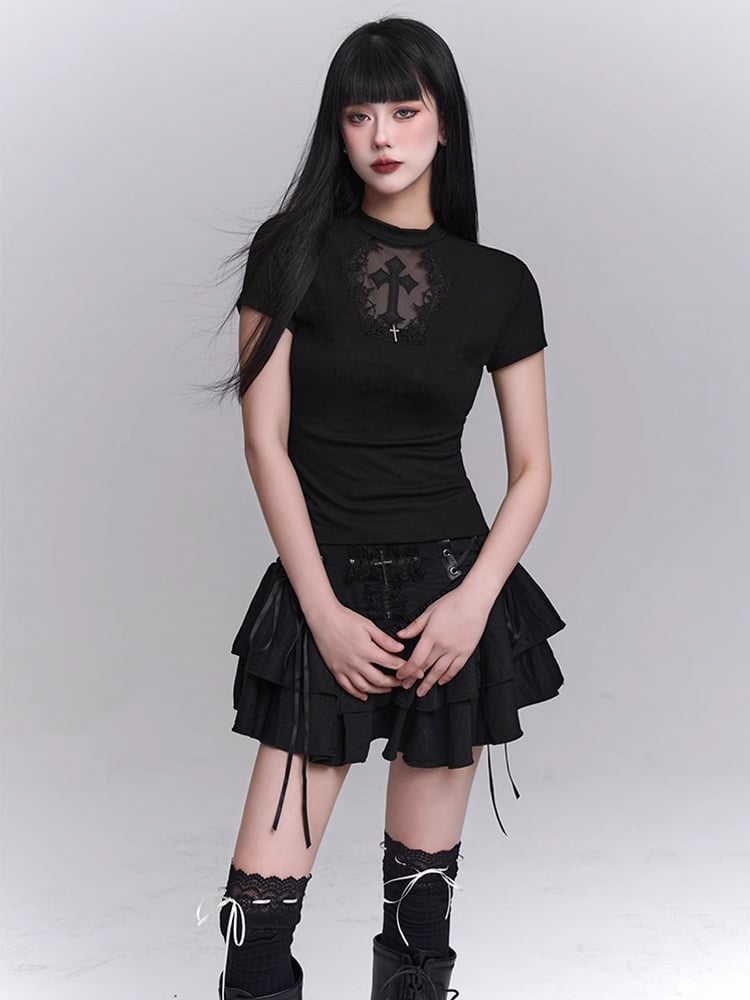 Schwarzes T-Shirt in Sargform mit ausgeschnittener Kreuz-Applikation