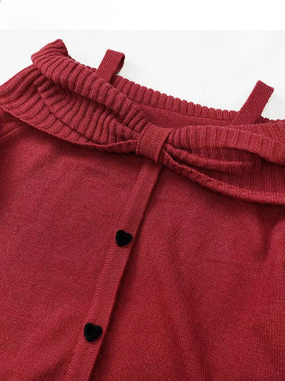 ワインレッドのオフショルダーネックラインニットセーター