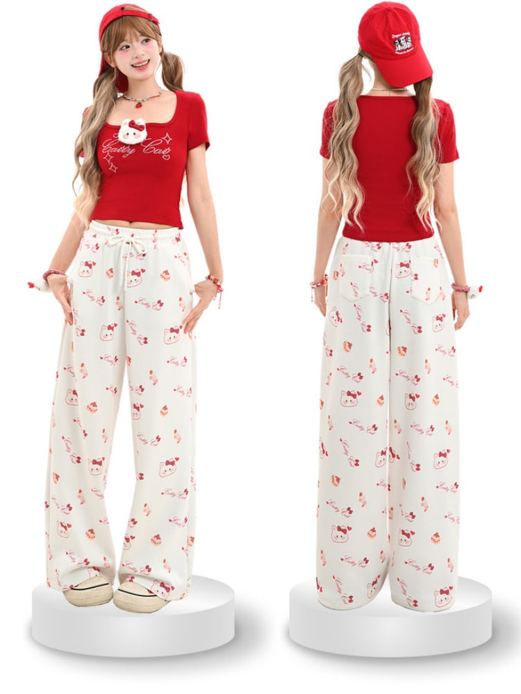 ホワイトのドローストリングウエスト、全体にキティプリントのワイドレッグカジュアルパンツ