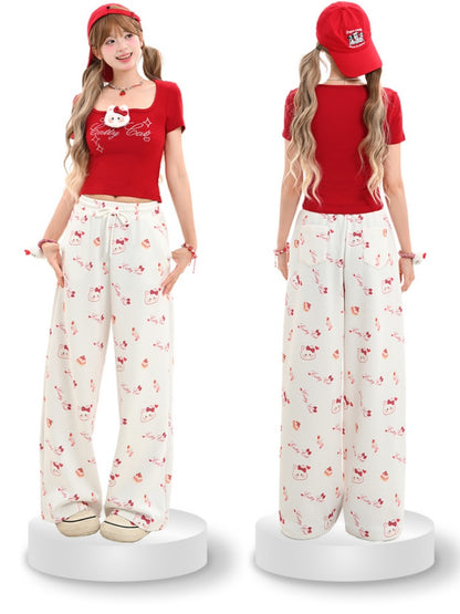 ホワイトのドローストリングウエスト、全体にキティプリントのワイドレッグカジュアルパンツ