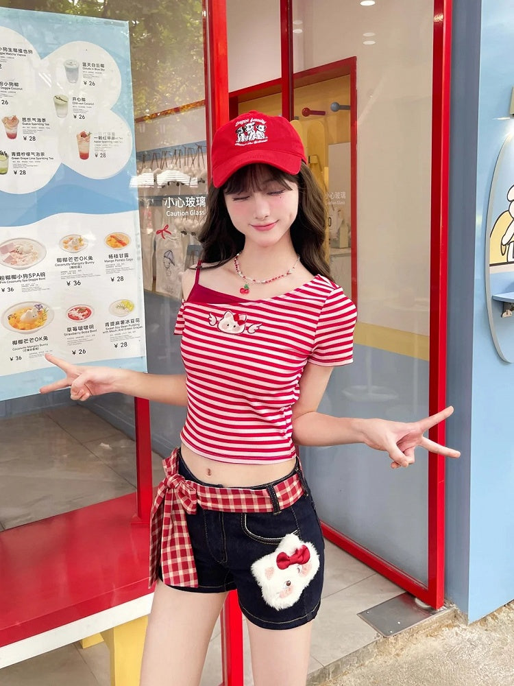 and Red Plaid Accessory Dark Blue Straight-leg Denim Shorts with Kitty Plushie Waist