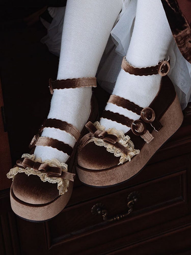 バックル、ダークプラットフォーム、トリムレース、蝶結びストラップ、トップにブラウンのベルベット