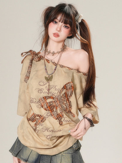 アップリケ付きブラウン/ホワイトのアシンメトリーなグラマラスTシャツ。チェック柄のバタフライ柄。ほろ苦いネックライン。