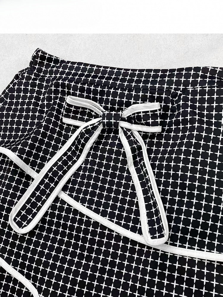 Dekoriertes bittersüßes gestuftes kariertes Schleifenmuster Y2K Schwarz