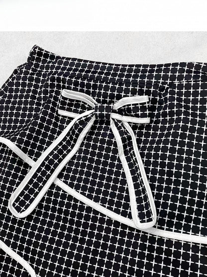 Dekoriertes bittersüßes gestuftes kariertes Schleifenmuster Y2K Schwarz