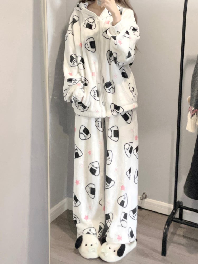 Dicker Pyjama mit Kapuze und weißem Reisbällchen