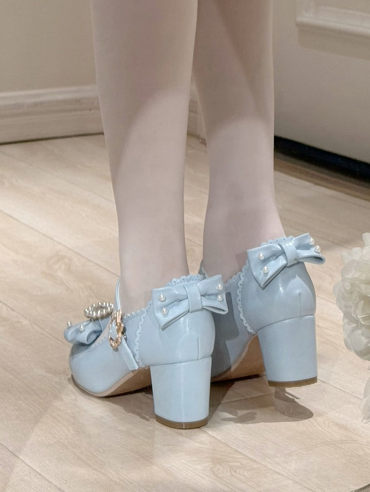ラウンドメリートゥ、ロリータラインストーンとディテールがあしらわれたリボン結びのジェーンズビーズのブルーシューズ