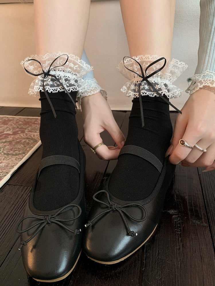 2-Color Ankle Socks with White Lace Trim - Xi Shang Mei Shao
