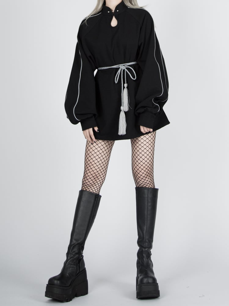 Schwarzes reflektierendes Sweatshirt mit Quaste und Cyberpunk-Gürtel im Qipao-Stil